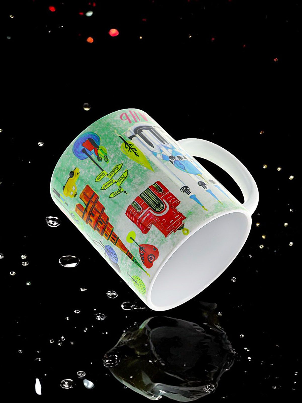 Кружка из керамики с коллажем рисунков достопримечательностей Казани, объем 330мл.