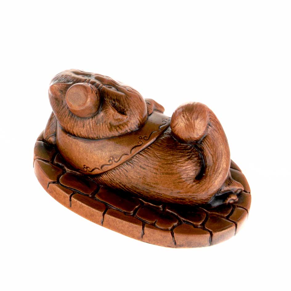 Кот лежит Казань