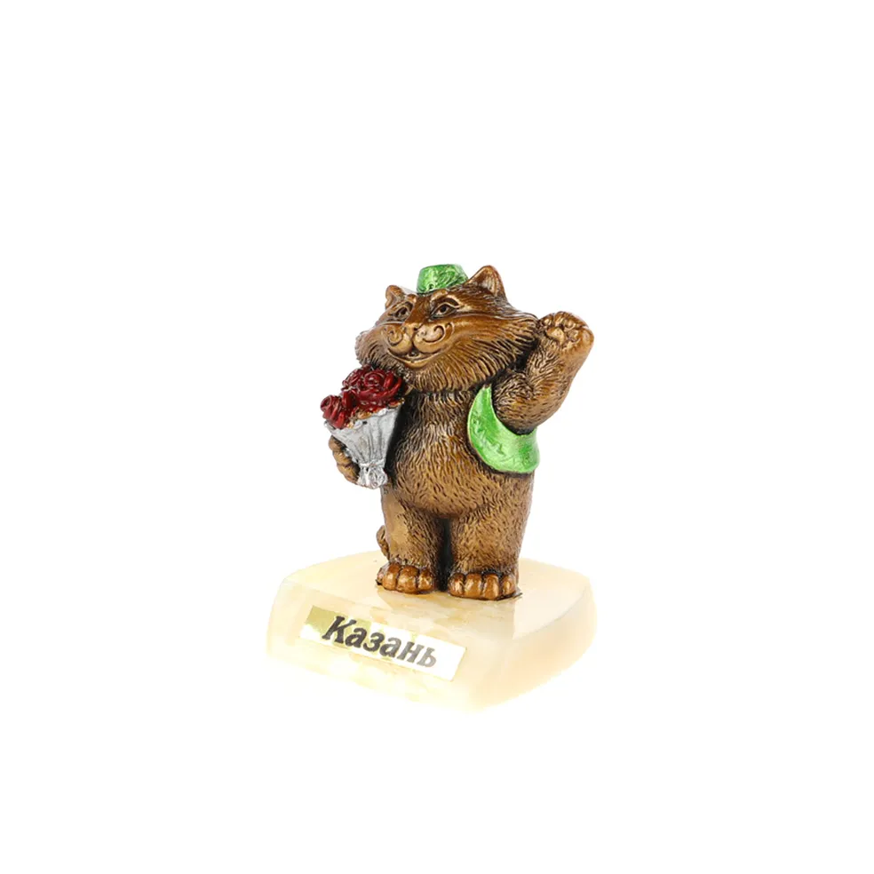 Кот на селените с букетом роз Казань